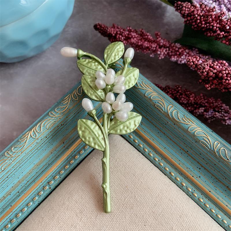 Retro Cottagecore Flower Brooch