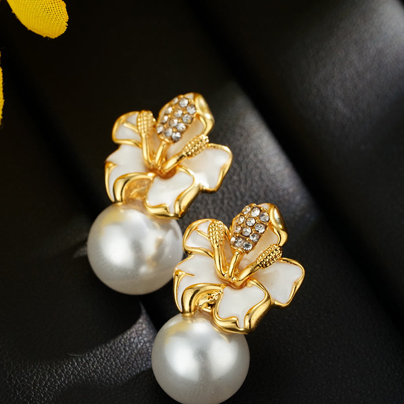 Retro Floral Pearl Ear Pins