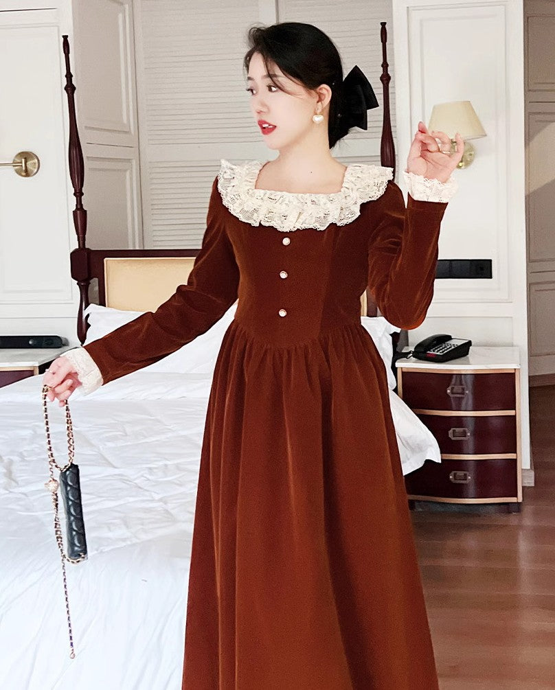Retro Lace Collar Velvet Dress (Extended sizes)