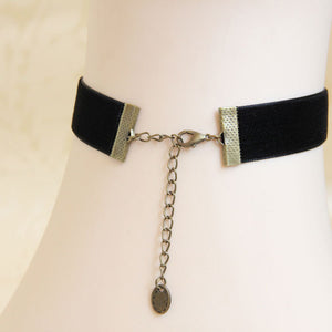 Vintag Style Embossed Choker Necklace