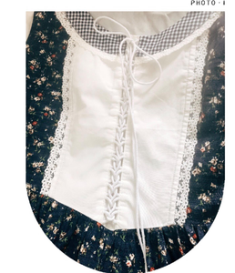 Vintage 70s Prairie Gunnesax Inspired Floral lace up Dress