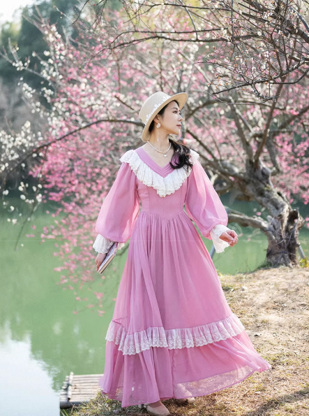 Retro Court Style Lace-trimmed Lantern Sleeve Dress