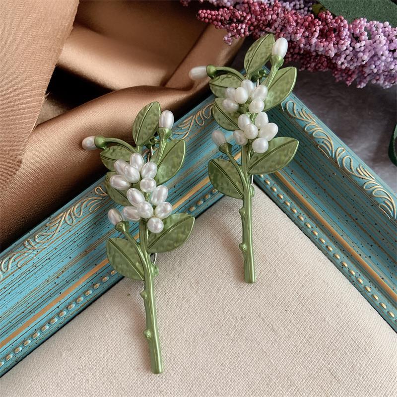Retro Cottagecore Flower Brooch