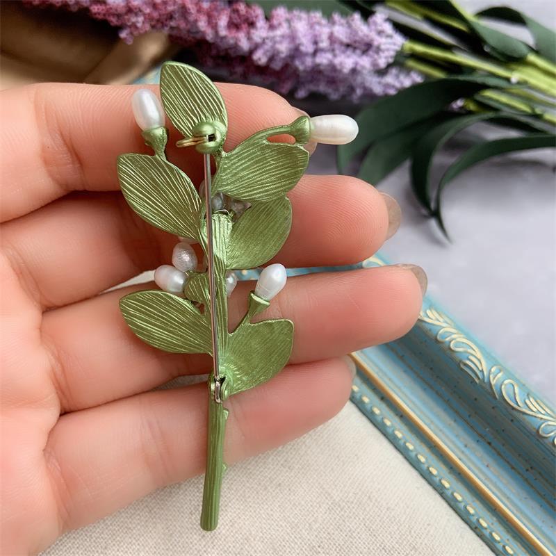 Retro Cottagecore Flower Brooch