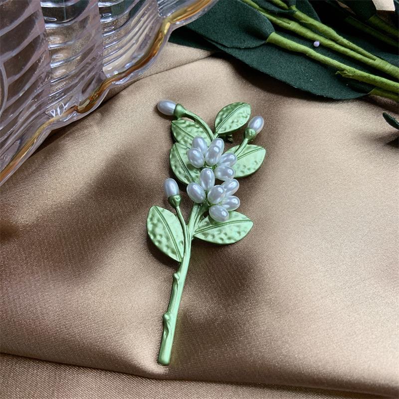 Retro Cottagecore Flower Brooch