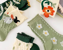Load image into Gallery viewer, Retro Cottagecore Floral Socks

