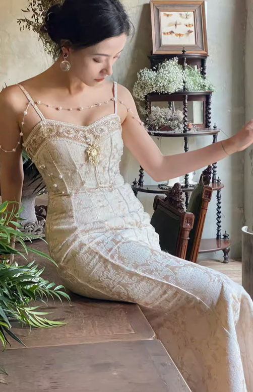 vintage mermaid dress Lace V-neck Boho Wedding Dresses With Chapel Train, MW686 honored techniques to bring your bridal vision to life Vintage Mermaid Long Sleeves V-neck