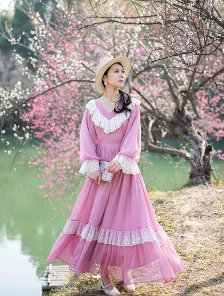 Retro Court Style Lace-trimmed Lantern Sleeve Dress