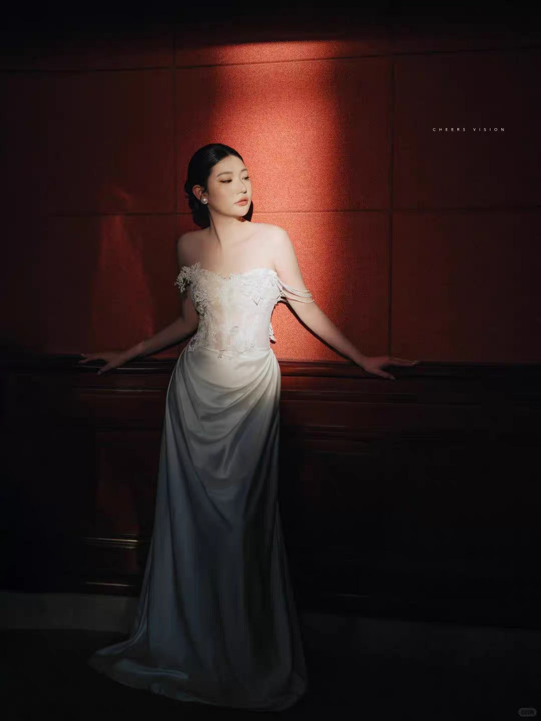 Retro Lace Strapless Satin Fishtail Evening Gown