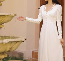 Load image into Gallery viewer, 30S V Neck White Bridal Dress
