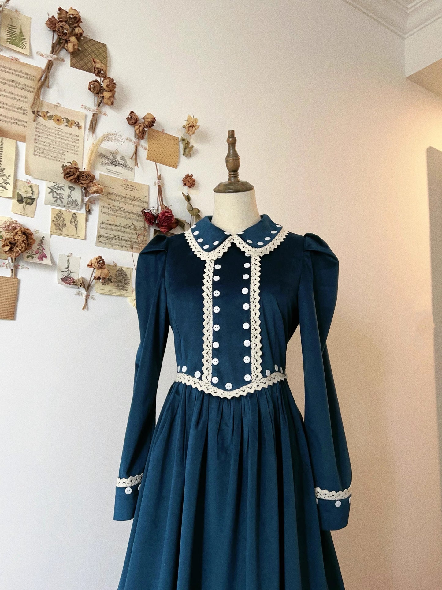Vintage Remake Peter Pan Collar Velvet Dress