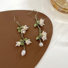 Load image into Gallery viewer, vintage accessories cottagecore accessories cottagecore earrings vintage earrings jewlery
