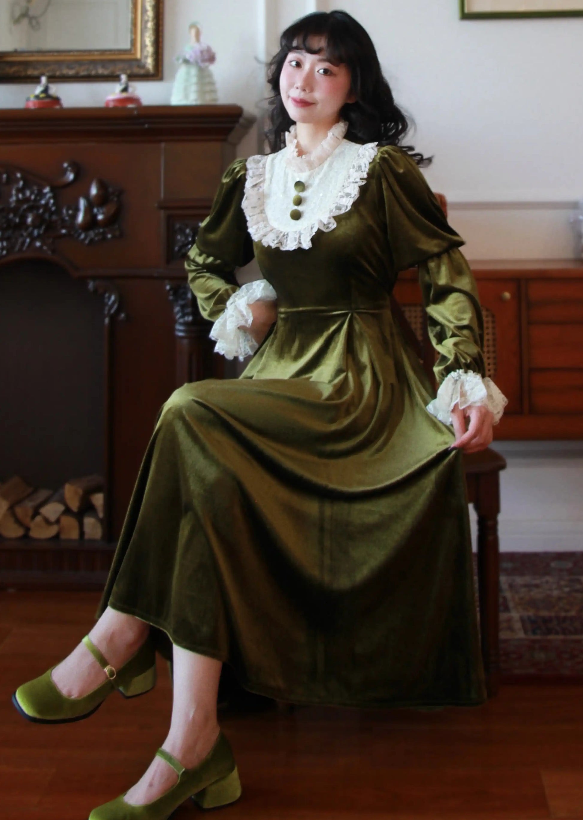 Vintage 30s Lace Stitched Velvet Dress Green / S I Retro Fairy Vintage 30s Lace Stitched Velvet Dress Green / S I Retro Fairy