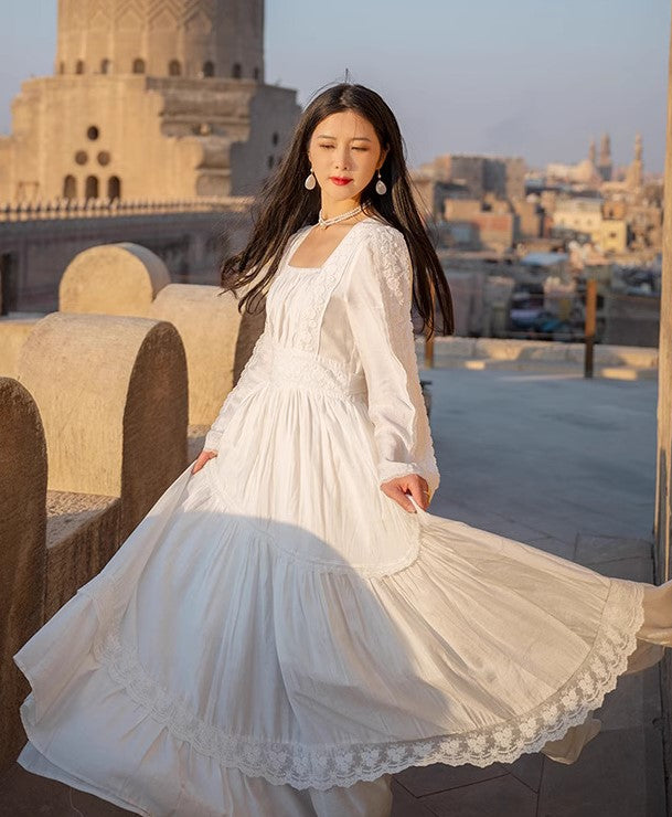 white gunne sax dress Vintage Corset Long Balloon Sleeve with Lace The Kit Vintage 36 bust / best up to 26 waist / 15 bodice / 28 sleeve length (from shoulder seam) 14 shoulder to shoulder Care White Modest Lace Wedding Dress