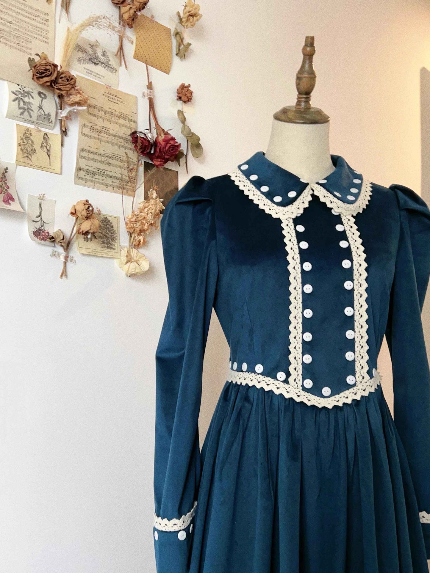 Vintage Remake Peter Pan Collar Velvet Dress
