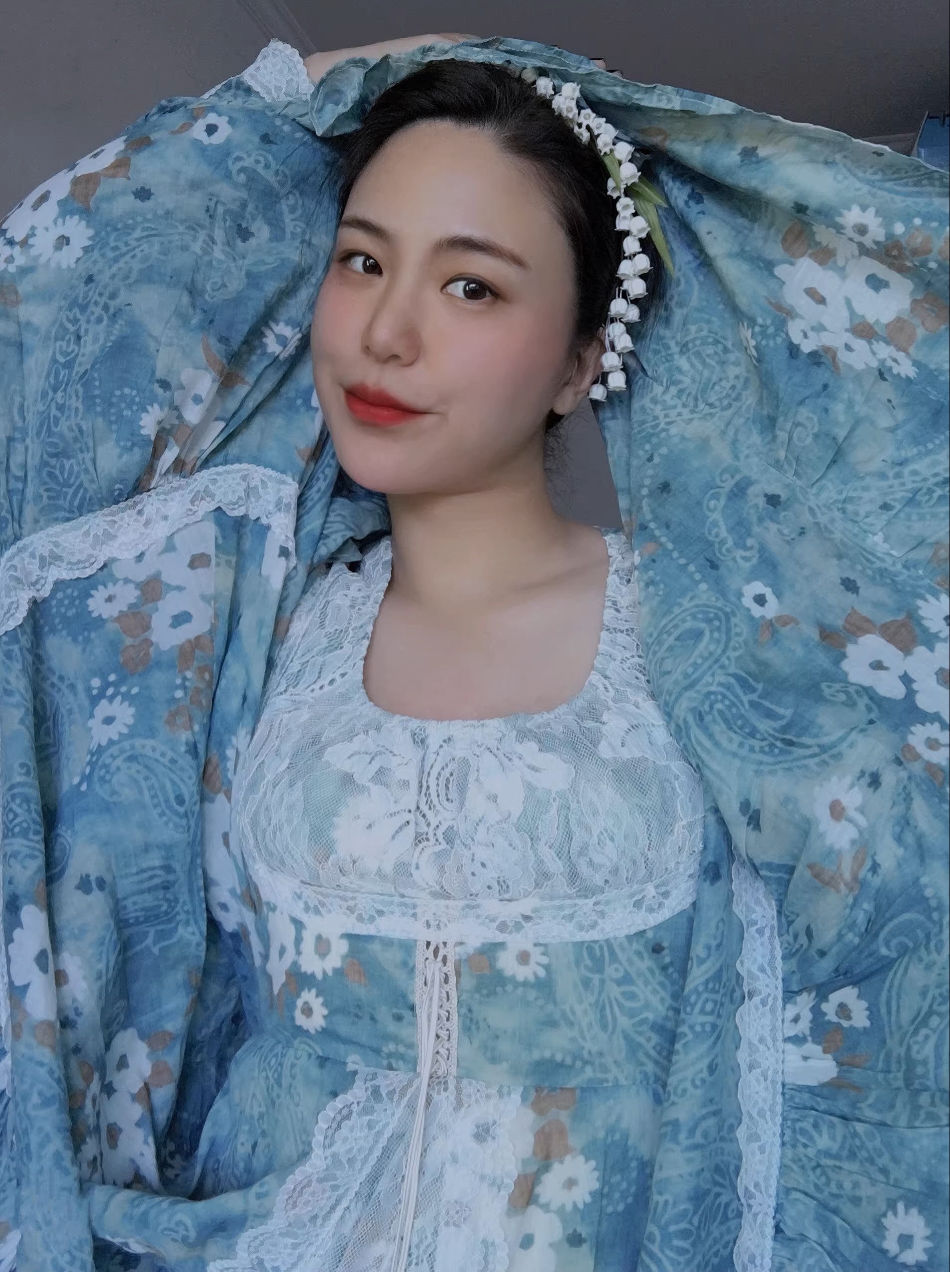 shop faerie フェアリー レース Vネック シャーリング トップス shop faerie フェアリー レース Vネック シャーリング トップスの通販