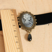 Load image into Gallery viewer, Vintag Style Embossed Choker Necklace
