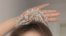 Load image into Gallery viewer, Vintage Bridal Wedding Crown Headband
