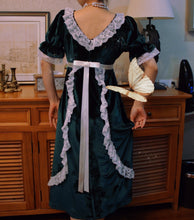 Load image into Gallery viewer, Vintage 30s Velvet Green Dress
