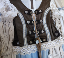 Load image into Gallery viewer, Vintage Bavarian Style Blouse Top
