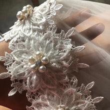 Load image into Gallery viewer, Double-layer Soft yarn Wedding veil
