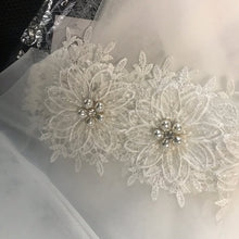 Load image into Gallery viewer, Double-layer Soft yarn Wedding veil
