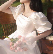 Load image into Gallery viewer, Retro 1950s Puff Sleeves Bridal Dress
