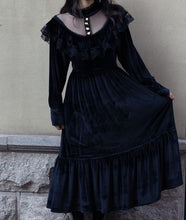 Load image into Gallery viewer, vintage dress cottagecore dress 1970s dress 50s dress prairie dress gunnesax dress lolita dress kawaii dress victorian dress edwardian dress 1900s dress gothic dress dark academia
