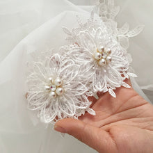 Load image into Gallery viewer, Double-layer Soft yarn Wedding veil
