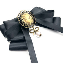 Load image into Gallery viewer, vintage brooch vintage accessories retro brooch 
